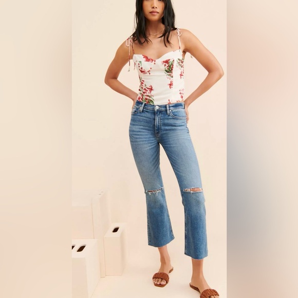 Hudson Jeans Denim - Hudson Jeans High Rise Cropped Kick Flare in Light Blue with Knee Distress